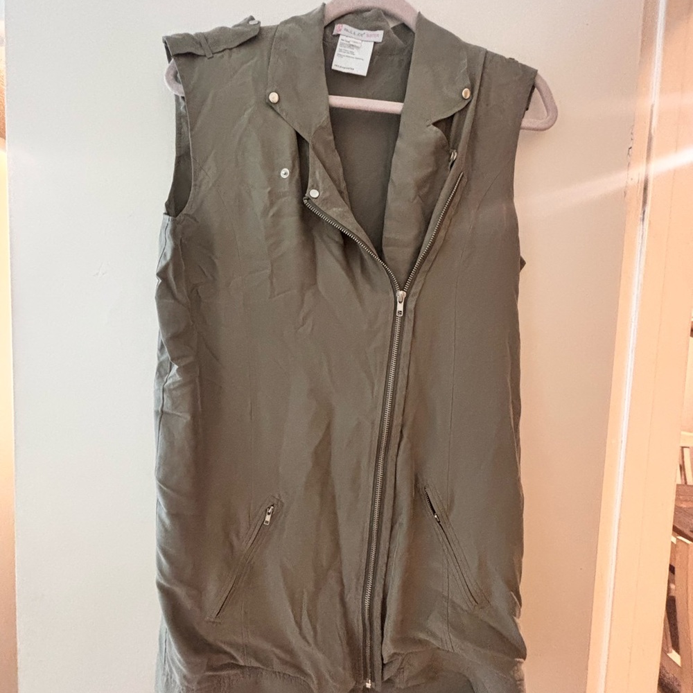 Sleeveless Olive Green Vest with Zipper
